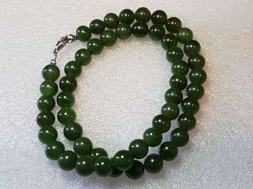 Rare Vintage Chinese Imperial Emerald Green Jade (Jadeite) Bead Necklace