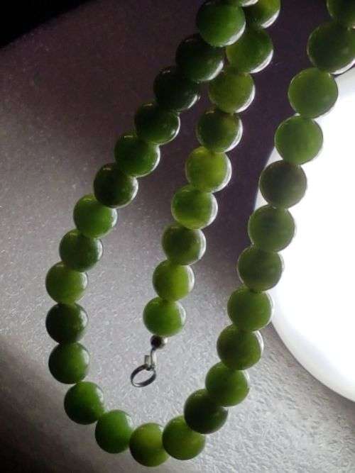 Rare Vintage Chinese Imperial Emerald Green Jade (Jadeite) Bead Necklace