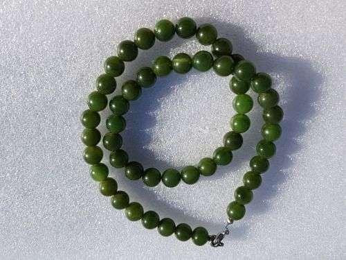 Rare Vintage Chinese Imperial Emerald Green Jade (Jadeite) Bead Necklace
