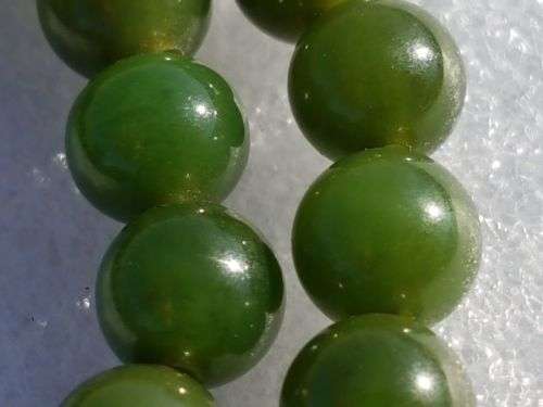 Rare Vintage Chinese Imperial Emerald Green Jade (Jadeite) Bead Necklace