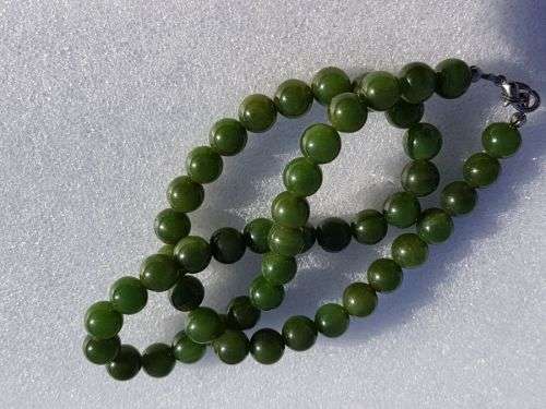 Rare Vintage Chinese Imperial Emerald Green Jade (Jadeite) Bead Necklace