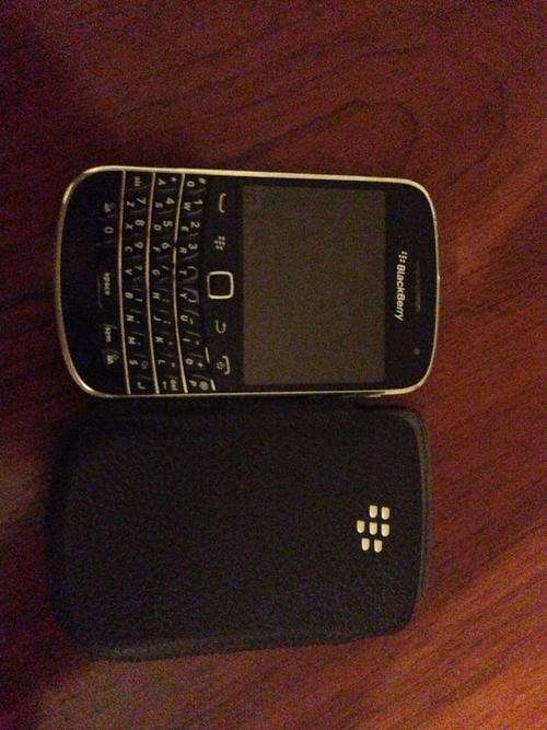 blackberry bold touch 9900 excellent condition