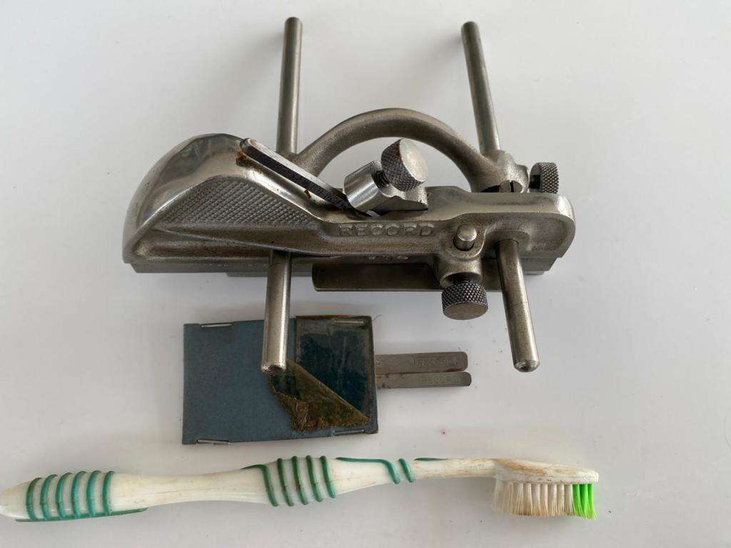 Boxed Record Plough Grooving 043 Plane - Complete with three blades.