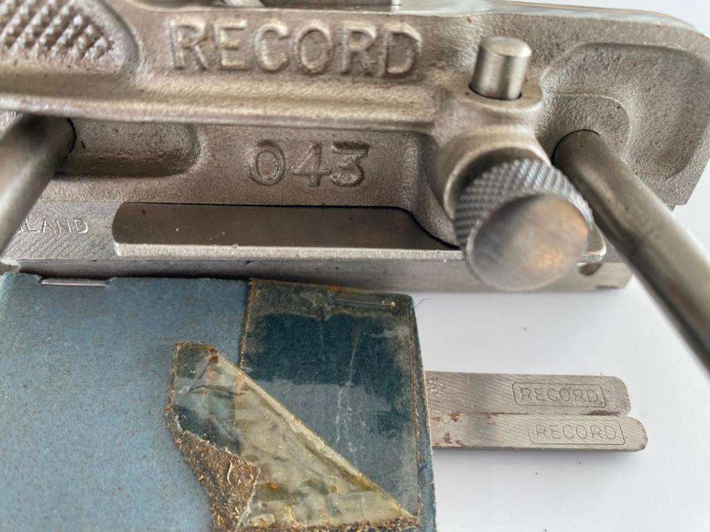 Boxed Record Plough Grooving 043 Plane - Complete with three blades.