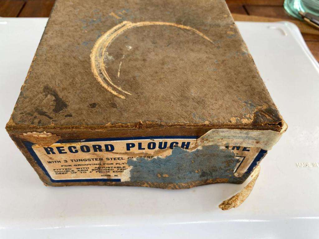 Boxed Record Plough Grooving 043 Plane - Complete with three blades.