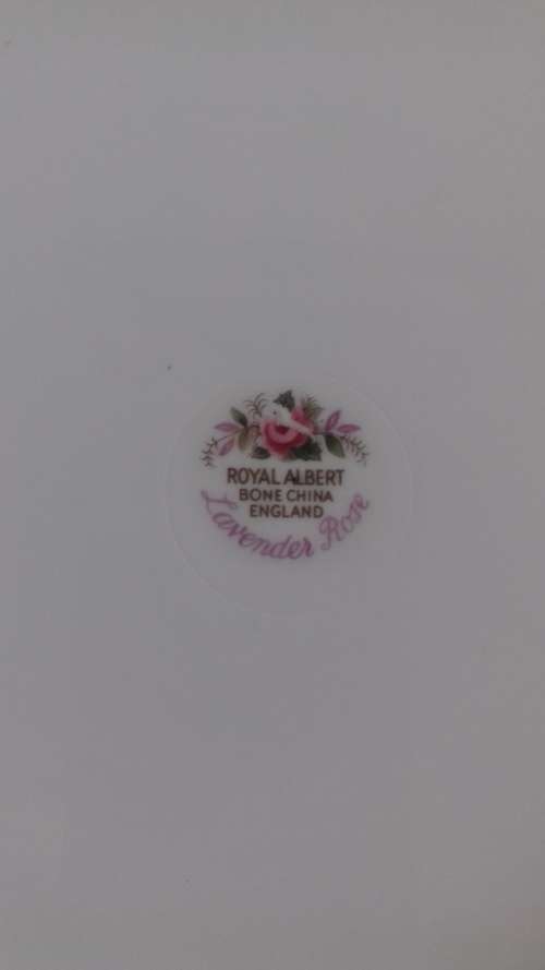 ROYAL ALBERT ASSSORTED CAKE PLATES