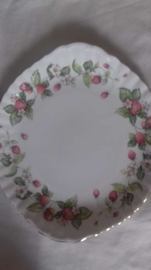 ROYAL ALBERT ASSSORTED CAKE PLATES
