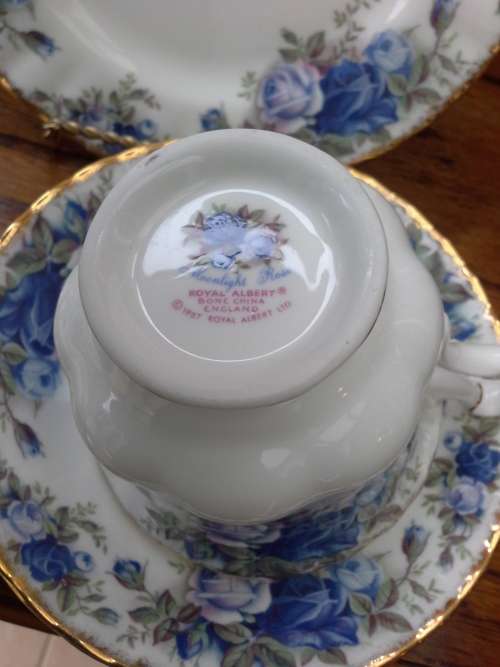 ROYAL ALBERT MOONLIGHT ROSE TRIOS