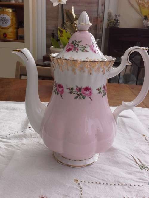 ROYAL ALBERT BRIDESMAID ROSE LARGE COFFEE POT