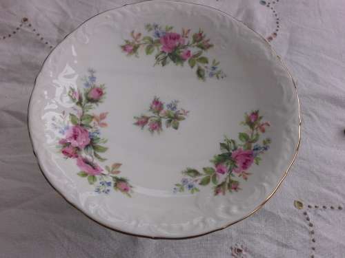 ROYAL ALBERT MOSS ROSE TAZZ