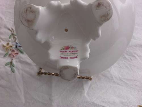 ROYAL ALBERT MOSS ROSE TAZZ