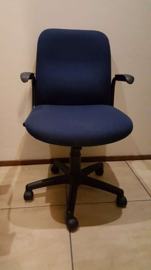 DESK CHAIR BLUE ADJUSTABLE IN EXCELLENT CONDITION SECONDHAND