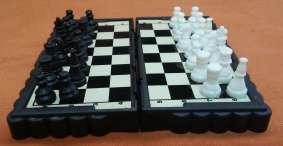 Pocket Magnetic Chess Game (+-2cm High)