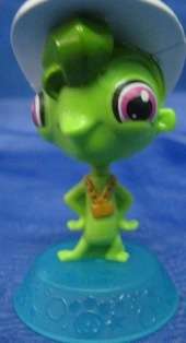 Green Lizard from Littlest Pet Shop.(+-7cmx4cm)