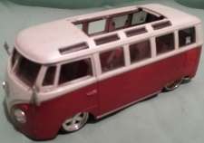 Maisto - Volkswagen Van "Samba" Scale 1:25