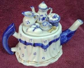 Decorative Tea pot (+-12cm)