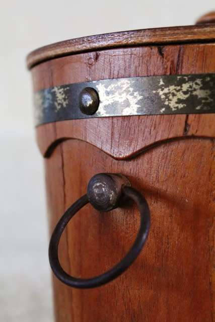 Vintage Ice Bucket - Made out of wood and Plastic on the inside - 16 x 16 x 19.5 cm