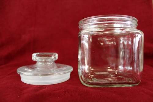 Square Glass Jar with lid - 13 x 10 cm