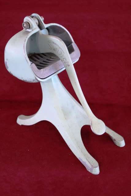 Vintage Masher or Juicer /  Swingit Make / Light Green / 24.5x22cm