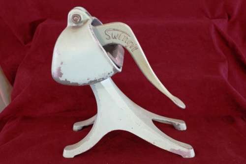 Vintage Masher or Juicer /  Swingit Make / Light Green / 24.5x22cm