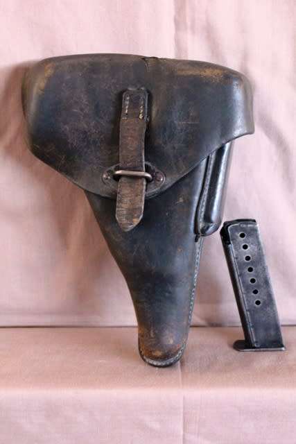 P38 - Gun Holster plus magazine
