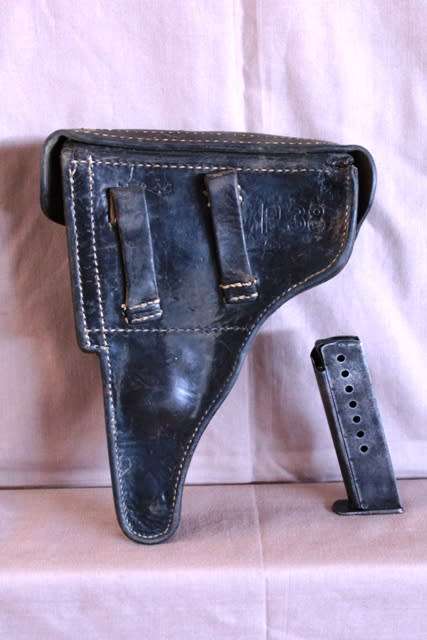 P38 - Gun Holster plus magazine