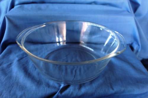 Round Pyrex dish with lid - 22 x 9 cm