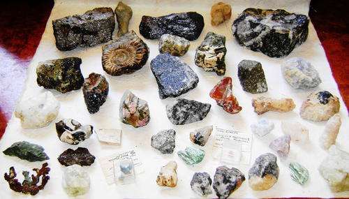 Marvelous Collection of Minerals,Crystals and Fossels ( Over 10KG )