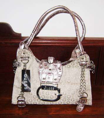 ( Stock Clearance ) Stunning and Brand New - Ladies Guess Bag