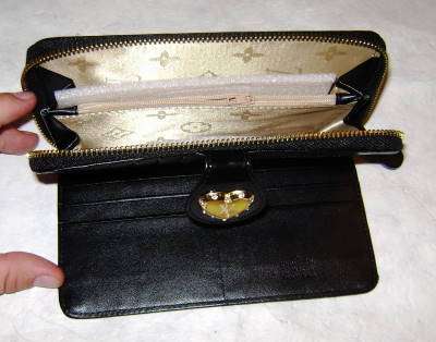 Brand New - Stunning Ladies LV  Purse - Boxed