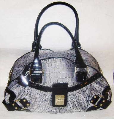 ( Woza Weekend )Stunning and Brand New - Ladies Guess Bag