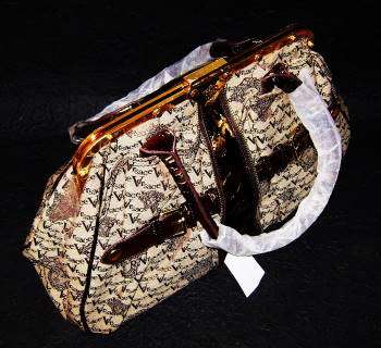 ( Just INN ) - Stunning Ladies VERSACE Bag