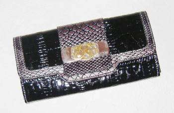 Brand New - Stunning Ladies GUESS Purse ( Black )