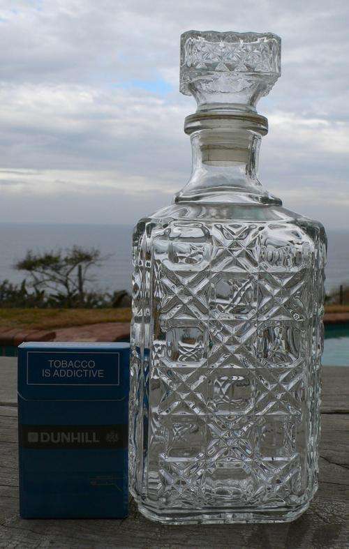 BEAUTIFUL OLD GLASS DECANTER - STUNNING ITEM - GOOD CONDITION!!!