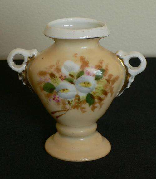 small porcelain vase with lovely hand painted floral design - R1 LOW START!!!
