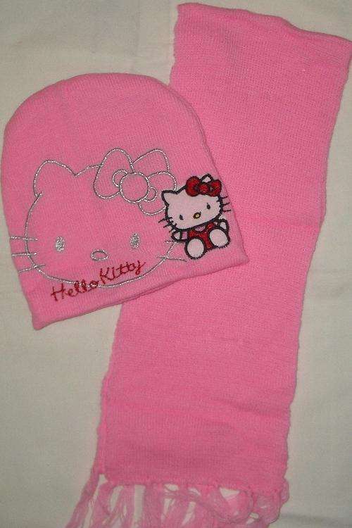 HELLO KITTY BEANY AND SCARF SET