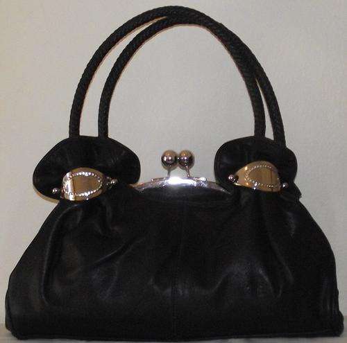 ***R1 NO RESERVE**** BEAUTIFUL BLACK PRITCHARD DESIGNER HANDBAG