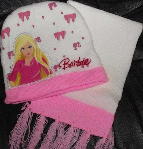 LITTLE GIRLS ****** BARBIE BEANIE AND SCARF SET ******