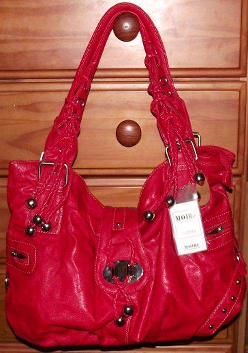 STUNNING RED CLASSIC DESIGNER HANDBAG ****LAST ONE IN STOCK CRAZY R1 AUCTION****