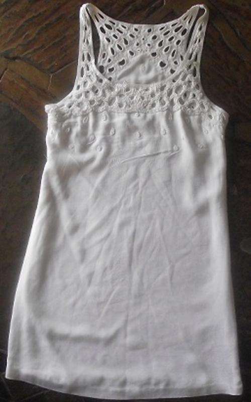 FOREVER NEW SIZE 6 ( WILL FIT SIZE 8) LADIES TOP