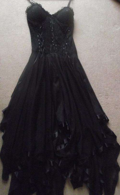 STUNNING!!!!! SIZE 32 LADIES EVENING GOWN!!! DO NOT MISS OUT - ELEGANTLY SEXY!!!!!!