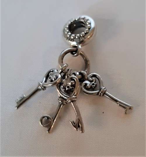 WOW!!Desirable and appealing, Authentic 925s Sterling Pandora Dangle Charm~LOVE Keys see markings