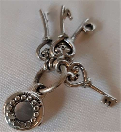 WOW!!Desirable and appealing, Authentic 925s Sterling Pandora Dangle Charm~LOVE Keys see markings