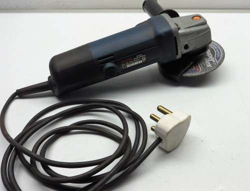 *RYOBI ANGLE GRINDER 900W *