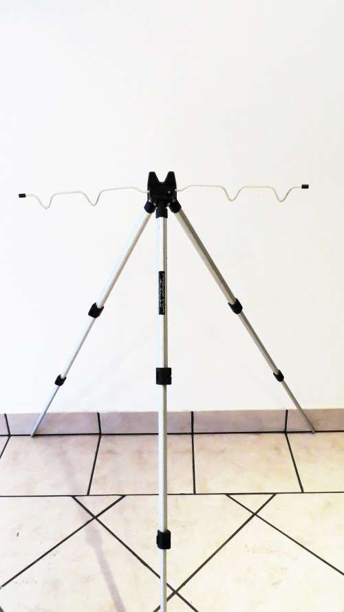 FISHING ROD STANDS * PREDATOR FINE FISHING TACKLE * BID FROM R1 START FOR TWO ITEMS *