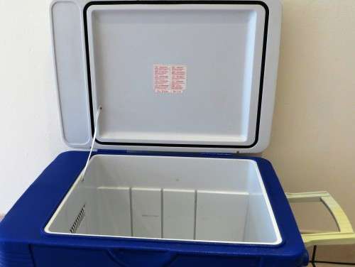 * CAMPMASTER THERMO ELECTRIC COOLER * 12V & 220V * BID FROM R1 START * REPLACEMENT COST R1799.00 *