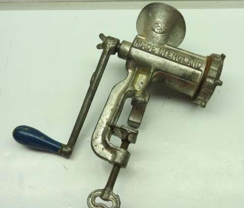 MEAT GRINDER / MINCER * BID FROM R1.00 START *
