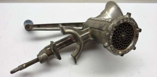 MEAT GRINDER / MINCER * BID FROM R1.00 START *
