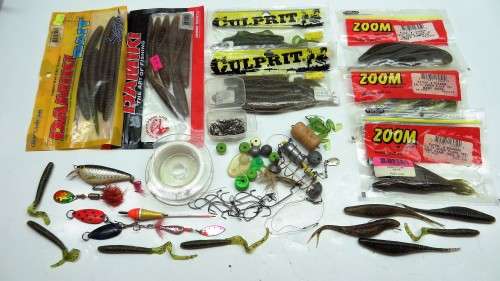 FISHING EQUIPMENT BARGAIN! * BID FROM R1.00 FOR THE LOT *