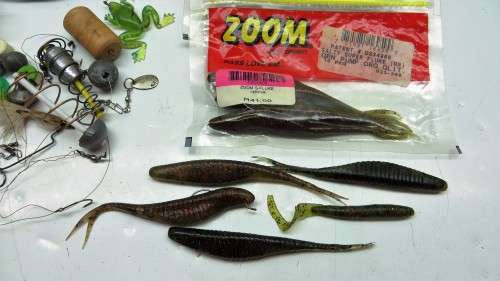 FISHING EQUIPMENT BARGAIN! * BID FROM R1.00 FOR THE LOT *